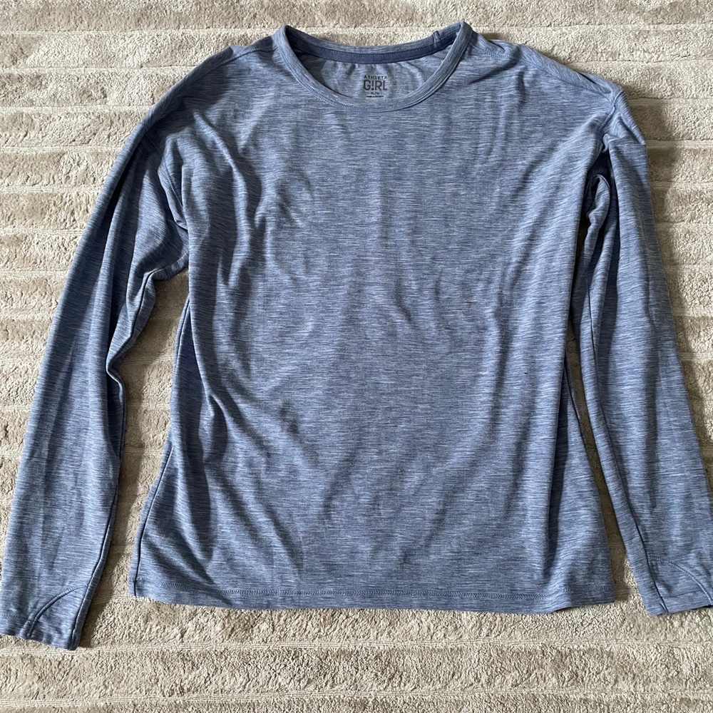 Girls Athleta xl blue long sleeve tee like new
